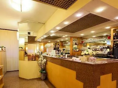 Western Liberta מלון