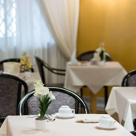 Western Liberta Отель Модена